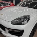 Professionelle Fahrzeugaufbereitung und Lackpflege eines Porsche Cayenne bei RC Smart Repair