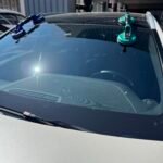 Windschutzscheibenwechsel mit professionellem Werkzeug